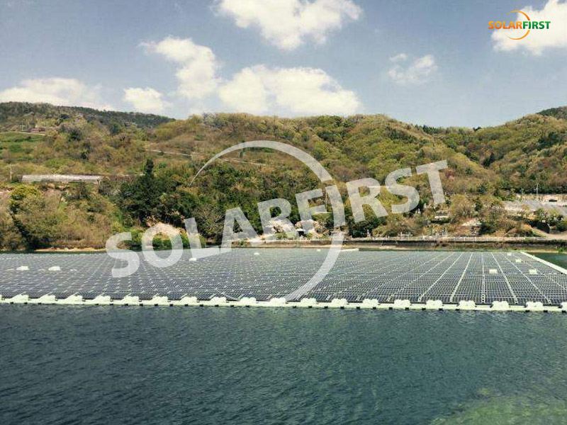 Floating photovoltaic power plants