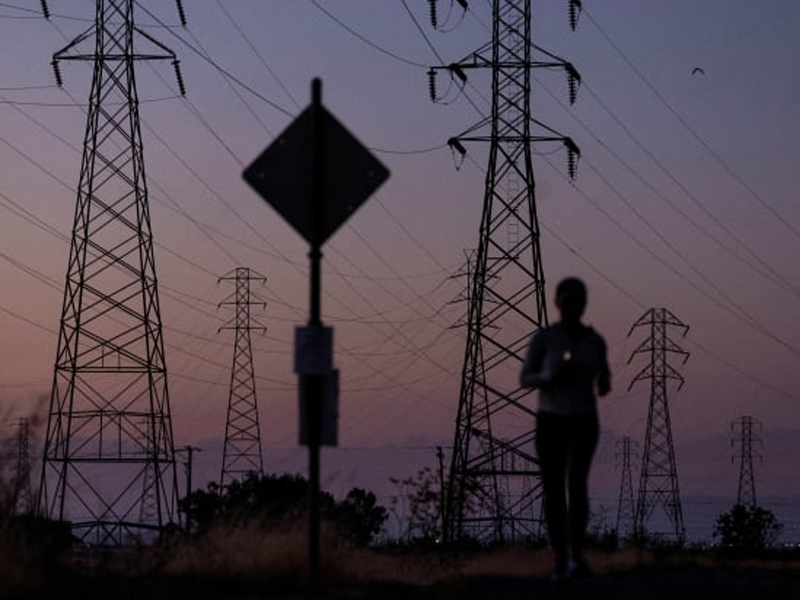 California power outage crisis draws attention to power outages and solar companies